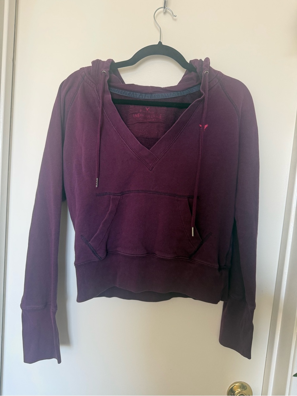 American Eagle Outfitters 1977 Burgundy V-Neck Pullover Hoodie Embroidered M